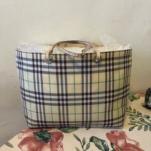 Preowned Burberry Plaid Tote in Cream and Brown